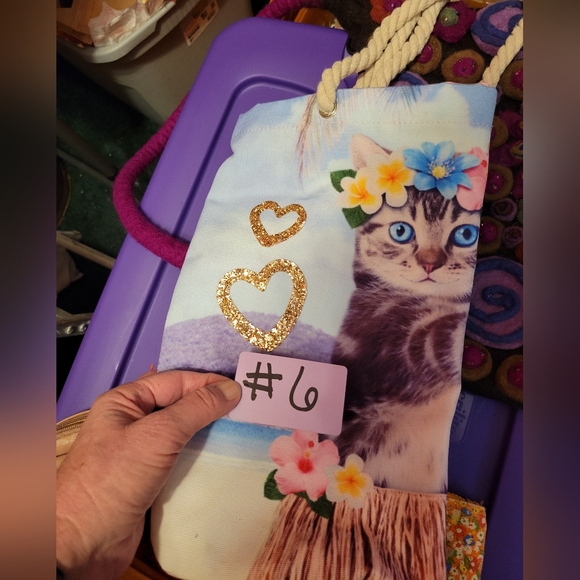 Absolutely adorable hula cat carry all glitter heart details super cute - Picture 8 of 8